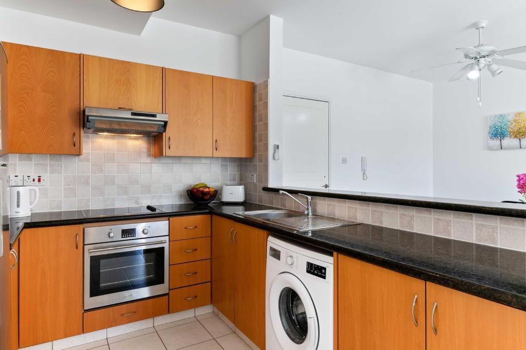 Penthouse Carina Apartment Paphos Ngoại thất bức ảnh